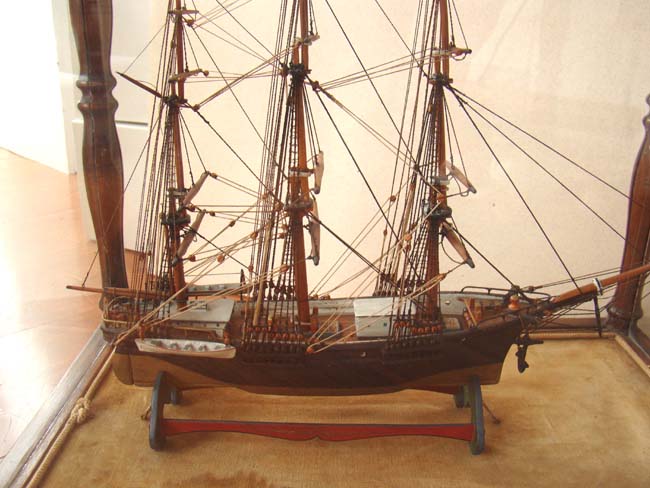 A beautiful cased model of the ship "Amity" of Boston circa 1900 — image 3